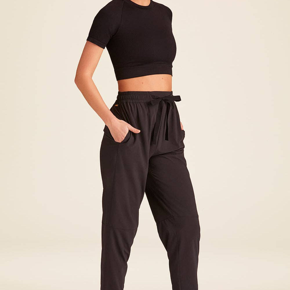 
                  
                    Alala Women's Barre Seamless Cropped Tee - Black
                  
                